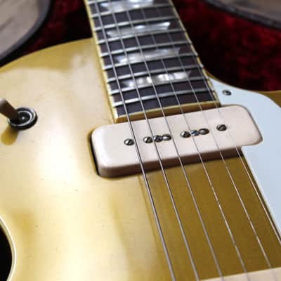 GIBSON "1952/53 Les Paul Standard Goldtop Refinished and Wraparound conversion, new pickuard and wraparound bridge"HARDCASE image 7