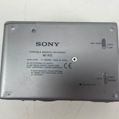 Sony - MZ-R35 - MiniDisc Walkman - Inc. Sleeve/Charger/2-Batteries image 2