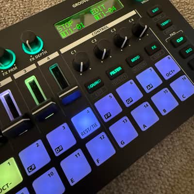 Roland MC-101 Groovebox 2019 - Present - Black