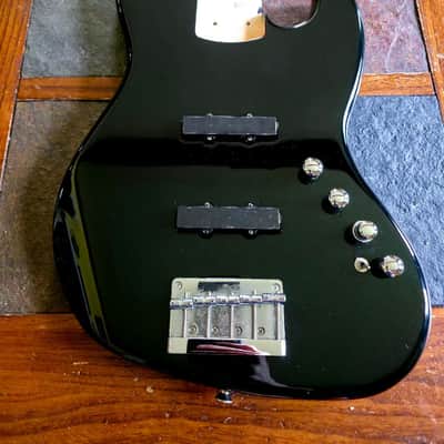 Squier 5-string Deluxe J Jazz bass body loaded active - blk image 2