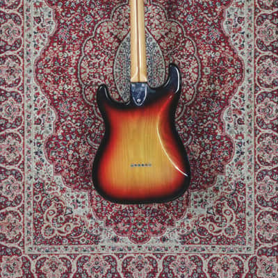 Fender Stratocaster Hardtail with 3-Bolt Neck, Maple Fretboard 1977 - Sunburst image 2