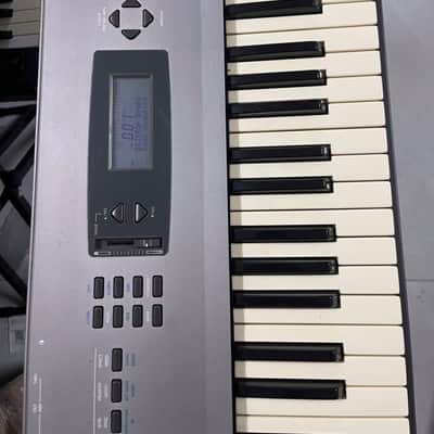 Korg N264 73 Music Workstation 1990s - Gray USED