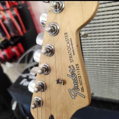 Fender Stratocaster 2004 image 2