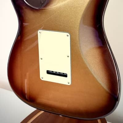 Fender American Ultra Stratocaster with Maple Fretboard 2024 - Mocha Burst image 11