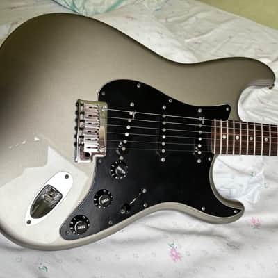 Fender American Deluxe Stratocaster with Rosewood Fretboard 2004 - 2010 - Chrome Silver image 2