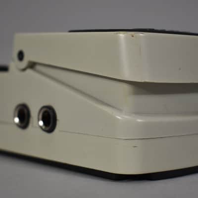 Behringer NR300 Noise Reducer Pedal image 4