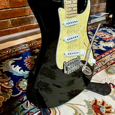 G&L USA Legacy SSS Gloss Black with HSC image 2
