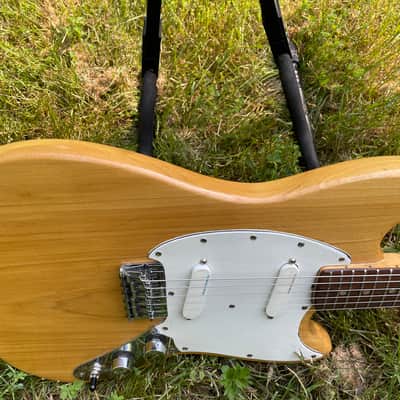 1973 Fender Musicmaster in Natural- Professional set up- Fender hard shell case image 14