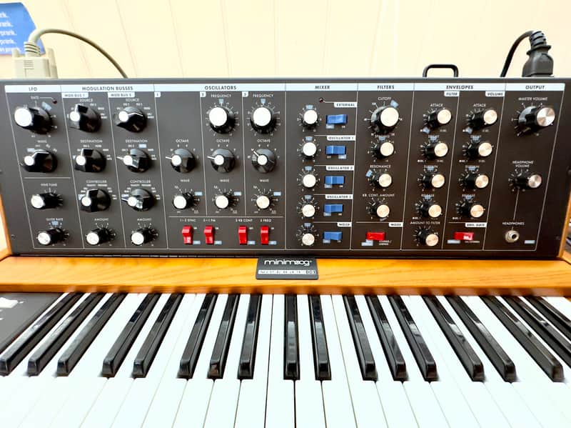 Moog Minimoog Voyager Old School 44-Key Monophonic Synthesizer