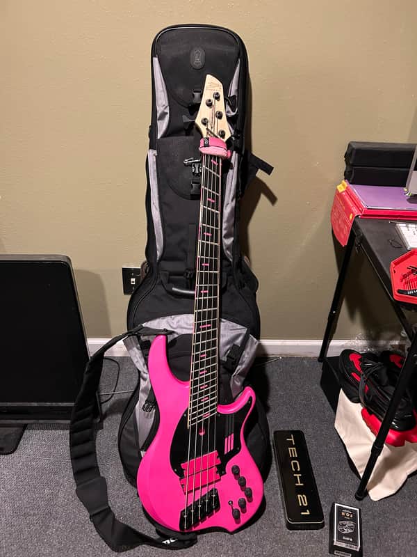 Dingwall NG-2 2015 - Pink image 1