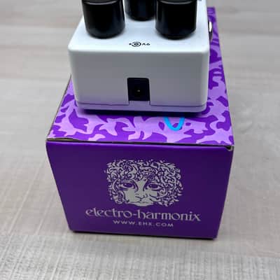 Electro-Harmonix J Mascis Signature Ram’s Head Big Muff Pi 2022 - White / Violet image 4