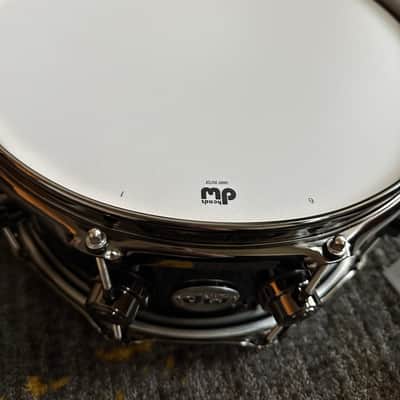 DW DW Collector's SSC Maple Finish Ply Snare Gloss Black - Gloss Black image 4
