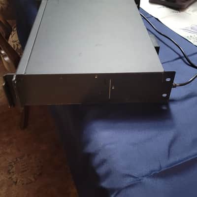 Crown DSi 4000 Digital Screen Series 2-Channel Power Amplifier 2010s - Black and Silver image 3