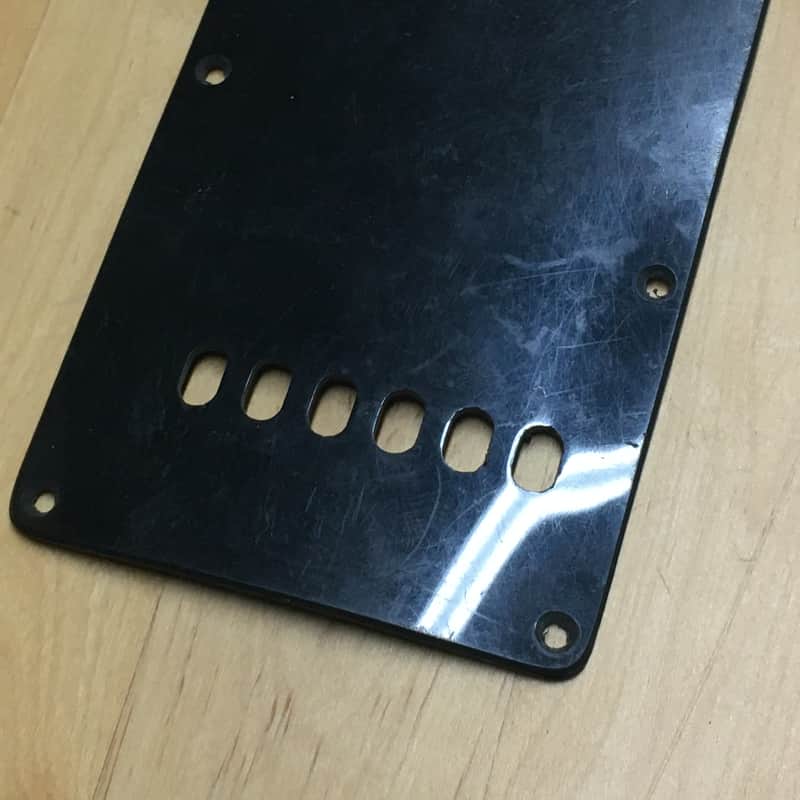 ? Fender Strat Tremolo Cover Lefty Relic black
