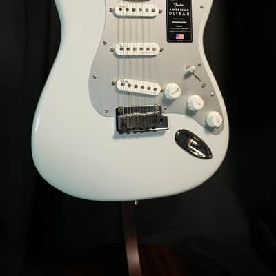 Fender American Ultra II Stratocaster with Maple Fretboard 2025 Avalanche image 4