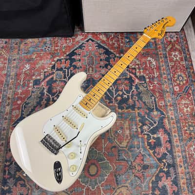 *Video* Fender JV Modified 60's Stratocaster Olympic Soft V Neck White Hard Case - 2022 image 9