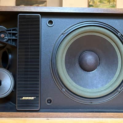 Bose 301 series II - refoamed woofers - Excellent image 4