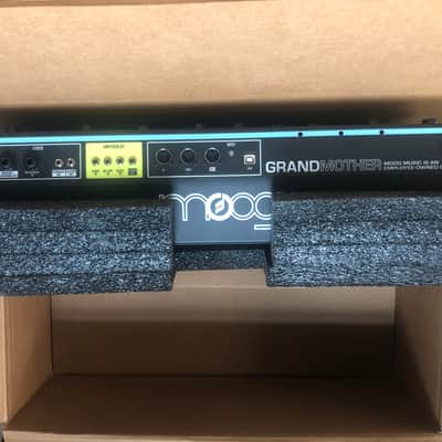 Moog Grandmother 32-Key Semi-Modular Analog Synthesizer 2018 - Present - Black / Multi-Colored Panel image 5