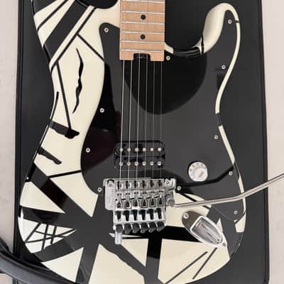 EVH Striped Series 2024 Black/White image 2