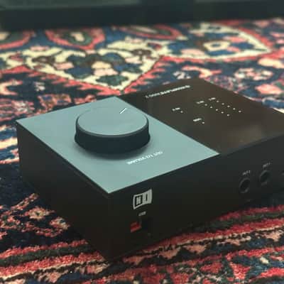 Native Instruments Komplete Audio 2 Desktop USB Audio Interface 2019 - Black image 2