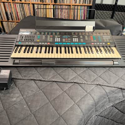 Yamaha PSR-4600 FM Synthesizer