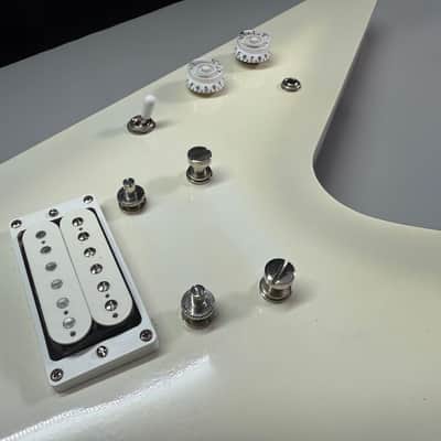 2016 Epiphone Brendon Small Signature "Snow Falcon" Flying V - Snow Burst image 20