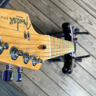2014 Fender American Standard Stratocaster with Maple Fretboard 2008 - 2016 - 3-Color Sunburst image 5