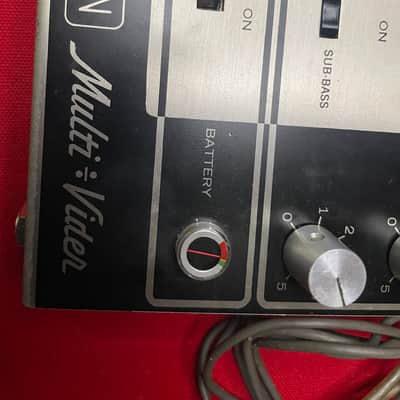 Conn Multi Vider fuzz/sub octave with bag, mic, cords and manual imagen 4