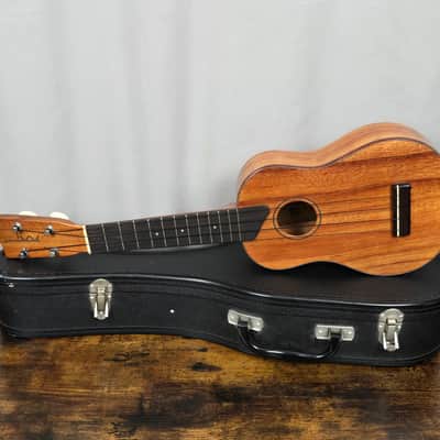 Vintage *RARE* KAMAKA GOLD LABEL 20 1/2” Soprano Ukulele w/Gold-Lined Case EXC! image 7