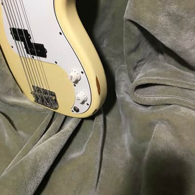 Fender P bass MIM. MIA pickups. 1991-2001 Mexico Precision. (Buttercream?) image 6