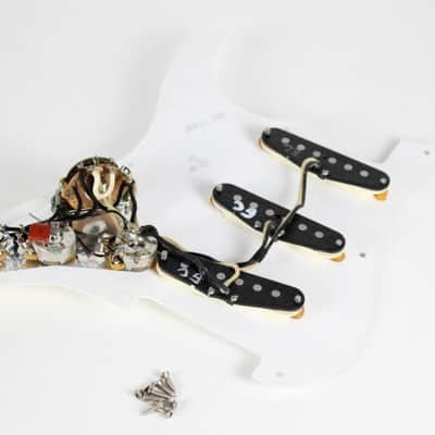 2001 Vintage Fender Stratocaster '57 1957 AVRI American Reissue Loaded PICKGUARD USA Strat image 7