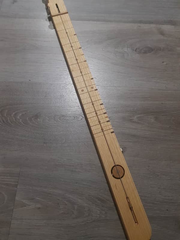 SYRO Instruments Diddley Bow