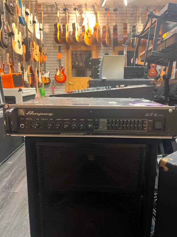 Ampeg SVT-3 PRO ベースアンプ(Head) 電源&ハードケース付き SVT-3PRO