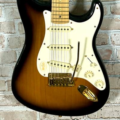 Fender 50th Anniversary American Deluxe Stratocaster 2004 - Sunburst image 2
