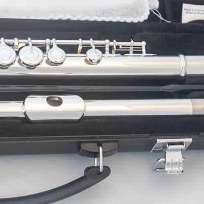Yamaha YFL-222 Standard Silver-plated Flute *Cleaned & Serviced *Ready to play image 2