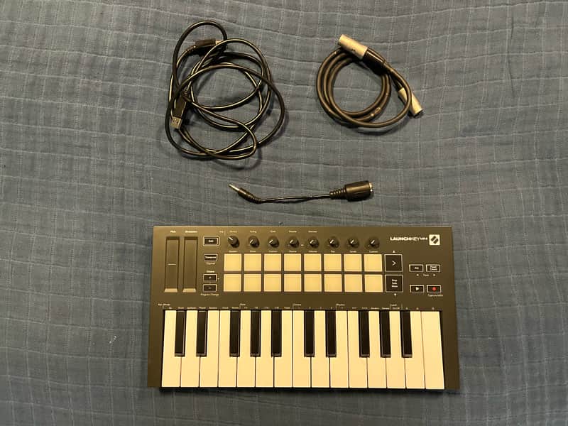 Novation Launchkey Mini MKIII MIDI Keyboard Controller 2019 - Present - Black image 1