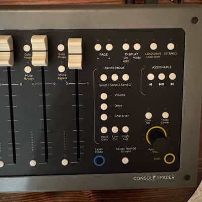 Softube Console 1 Fader USB DAW Control Surface 2019 - Gray image 3