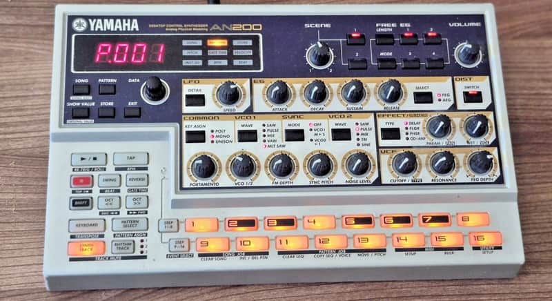 Yamaha AN200 Desktop Synthesizer 2001 - Silver