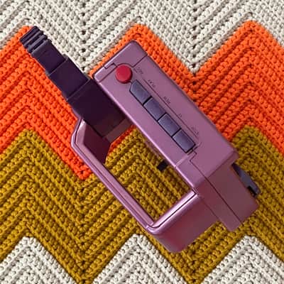 Tiger Electronics Talkgirl - Home Alone 2! - All Complete with Original Tape and Battery Cover! - image 3