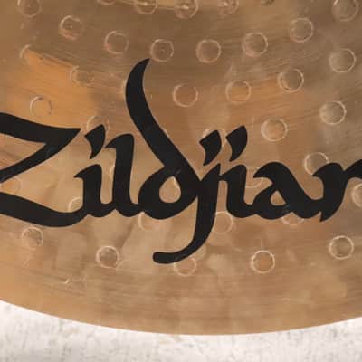 Zildjian 18" ZBT Crash Cymbal image 15