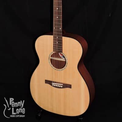 Eastman PCH1-OM Pacific Coast Highway Series Solid Sitka Spruce Top Orchestra Model Natural