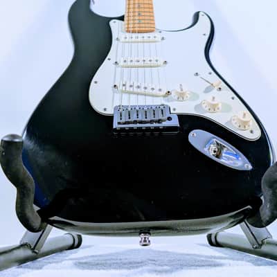 2002 Fender American Deluxe Stratocaster with Maple Fretboard - Montego Black image 8