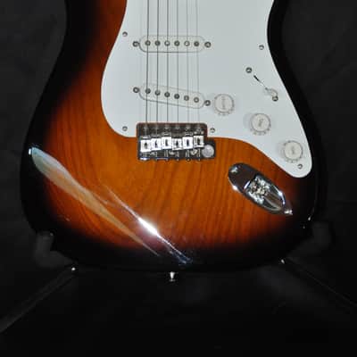 Fender Stratocaster 2014 - 2 Color Lacquer Sunburst 1954 Vintage Anniversary image 3