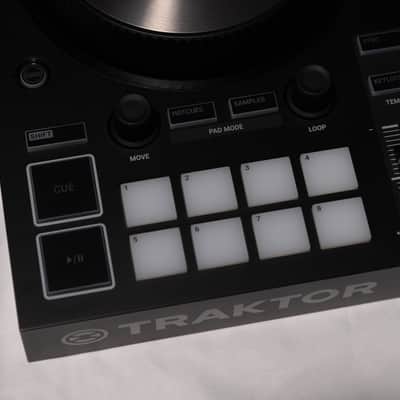Native Instruments Traktor Kontrol S2 MK3 2018 - Black image 4
