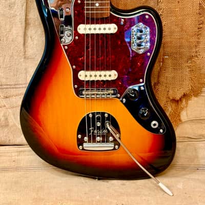 Fender MIJ Traditional 60's Jaguar 2021 - 3 Tone Sunburst image 2