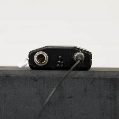 Preowned Shure QLXD1 Wireless Bodypack Transmitter - G50 Band image 2