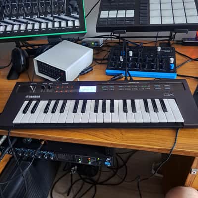 Yamaha Reface DX Mini Mobile Keyboard 2015 - Present - Black image 2