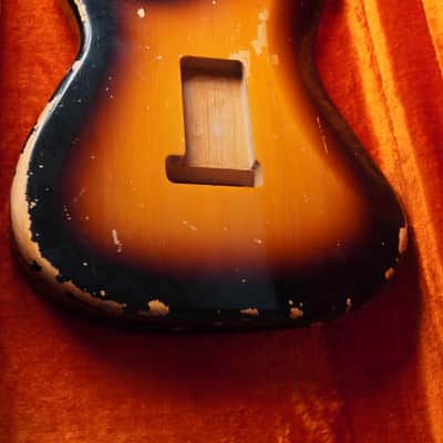 Freakaster Stratocaster Relic Body 3 Tone Sunburst image 3