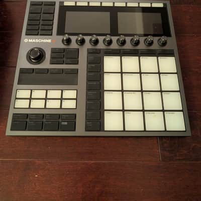Native Instruments Maschine Plus 2020 - Present - Black image 2
