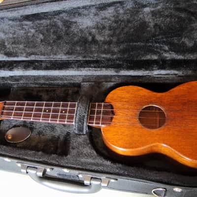1950s C.F Martin Style 0 Soprano Ukulele with case image 2